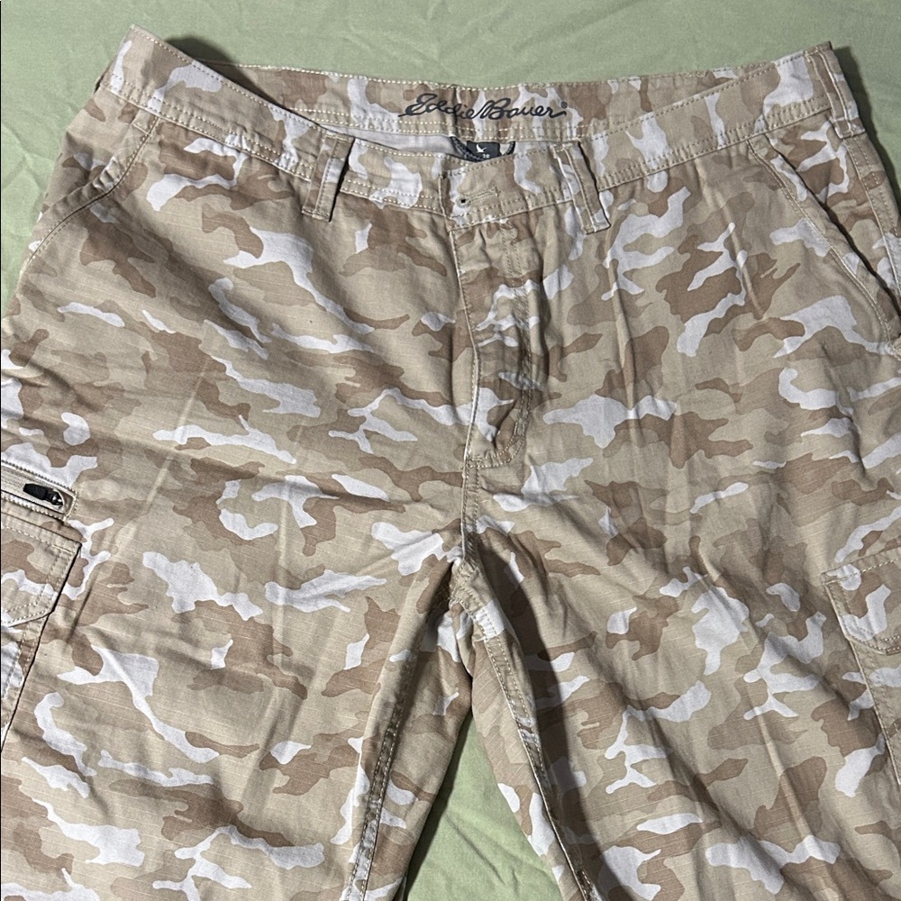 Eddie Bauer Men's Beige Camouflage Cargo shorts